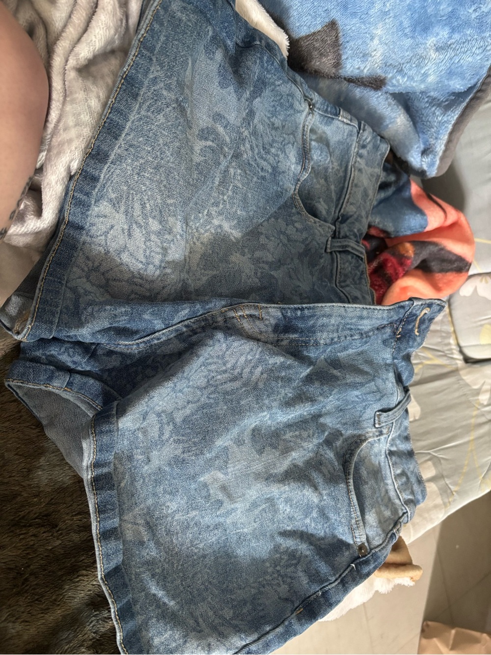 High-Waist Floral Pattern Denim short shorts,- Light Blue